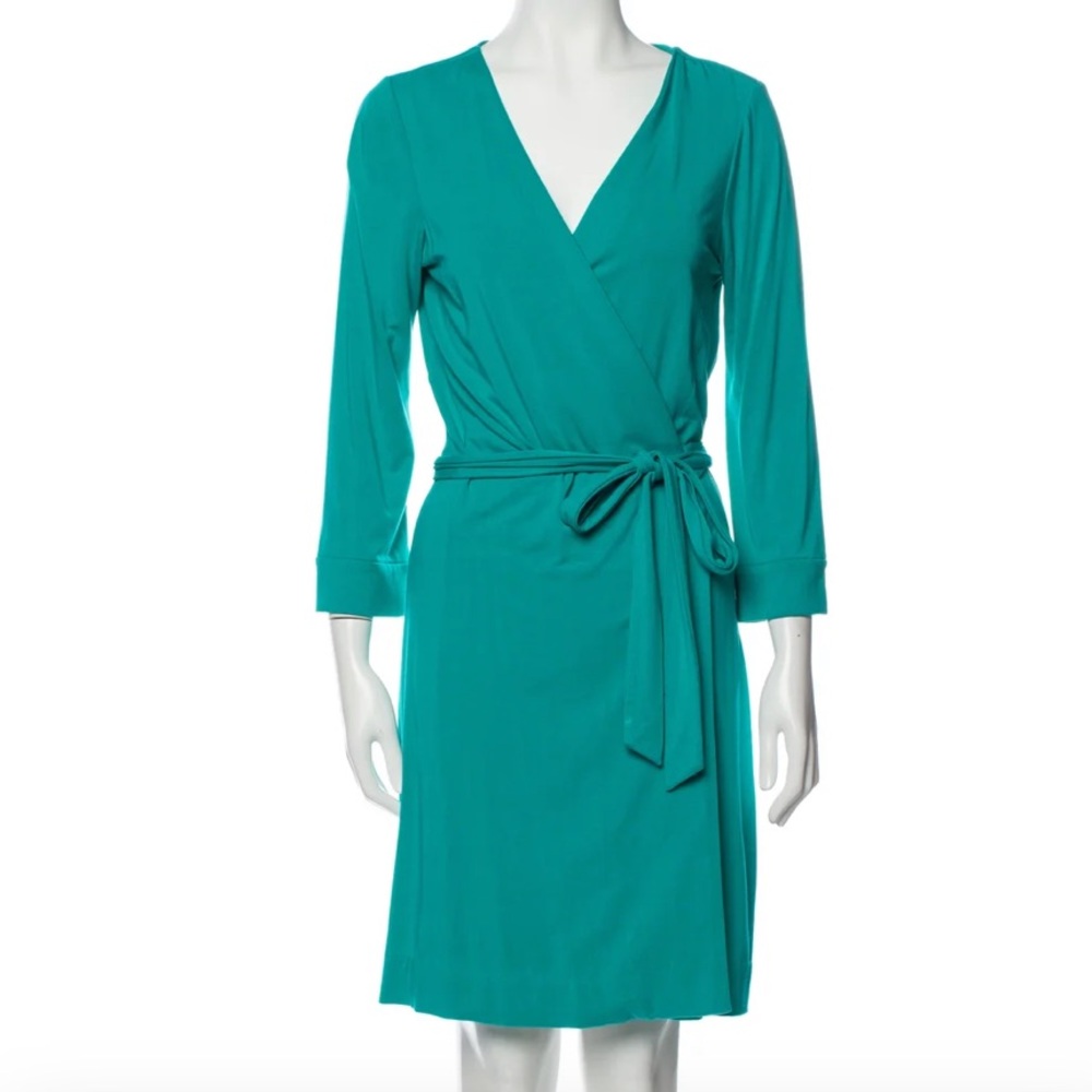 Diane von Furstenberg V-Neck Mini Dress Great for Spring and Summer!